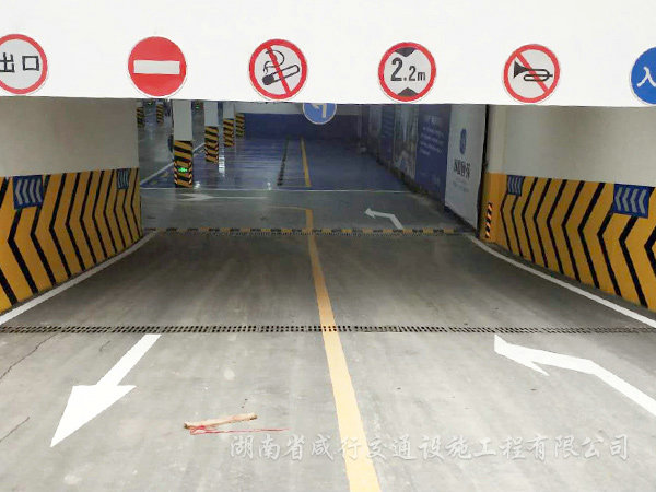 停車(chē)場(chǎng)入口